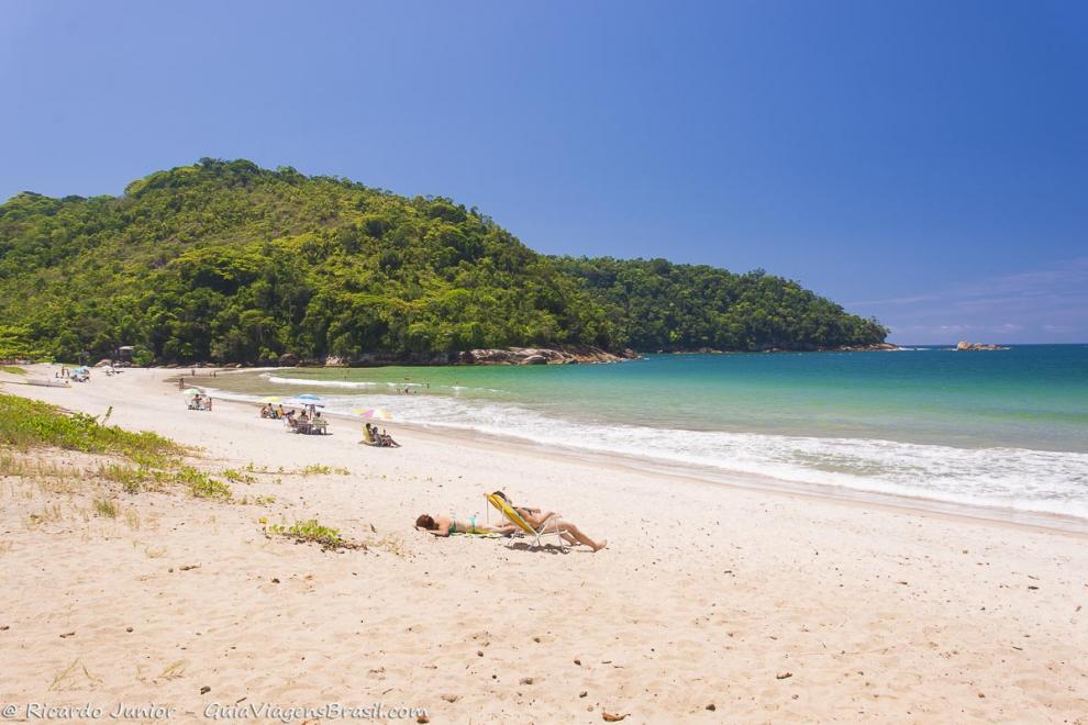 Imagem do canto da Praia de Camburi-Ubatuba.